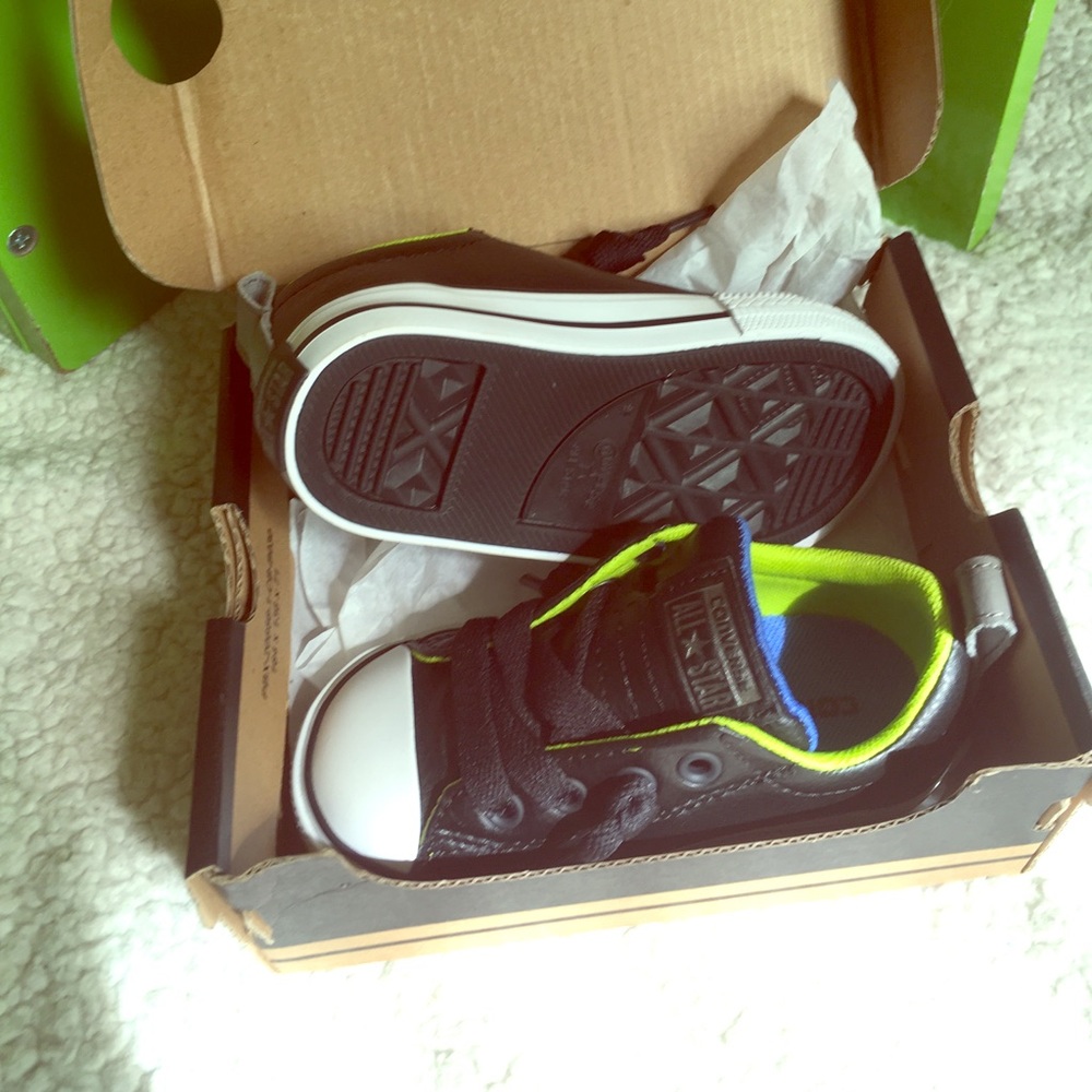 ‼️NIB‼️ Toddler Converse!